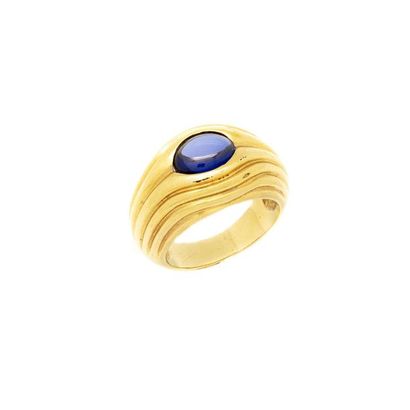 null Gold-plated metal ring decorated with a cabochon blue stone.