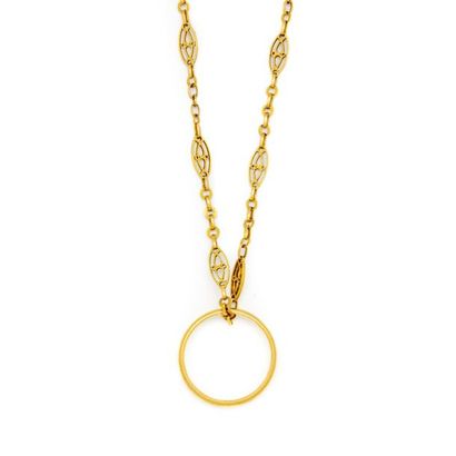 null lot comprising fine yellow gold chain, a yellow gold wedding ring is joined
weight:...