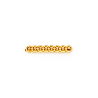 null A yellow gold brooch barrette.
Weight: 1.8 g.