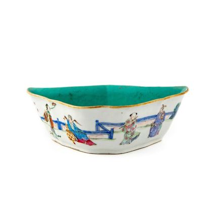 null CHINA
Porcelain bowl with an eventful shape and polychrome decoration of figures...