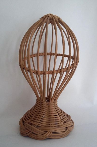 null Hat rack in the shape of a braided wicker head. End of the XIXth
H. 32 cm
