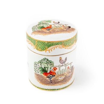 null Glazed porcelain covered pot with hens
decoration H.: 16 cm