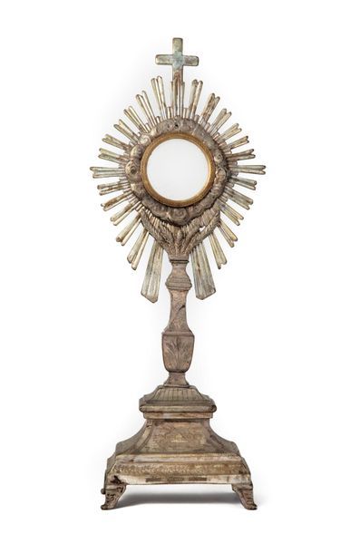 null Sun monstrance in silvered bronze resting on a rectangular base with 4 legs,...