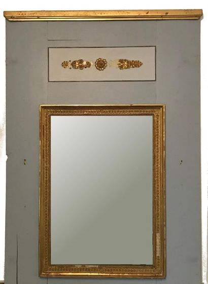null Small overmantel in painted wood and gilded molded and chiselled frame sticks...