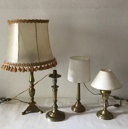 null Four copper lamps (mismatched). Late 19th
century H. 64 - 32 - 38.5 cm (with...