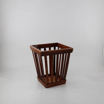 null Openworked wooden basket with square base
XXth
19 x 19 cm