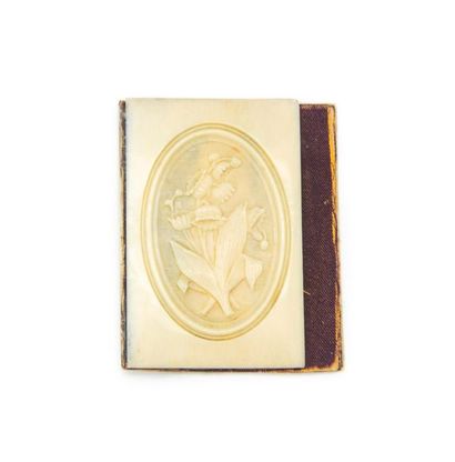 null Small Dieppe ivory notebook.
7 x 4 cm