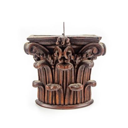 null Corinthian capital in natural wood forming a console. 19th
century period H....