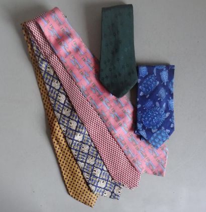 DIOR Christian DIOR - Yves SAINT LAURENT - GUCCI
Six printed 
silk neckties As i...
