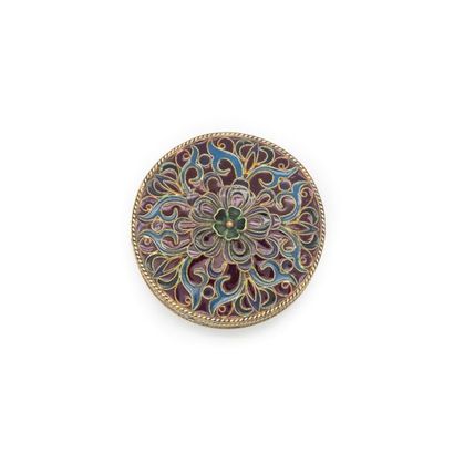 null Round box in silver and enamel and openwork plique.
D.: 5.5 cm
Small lacks