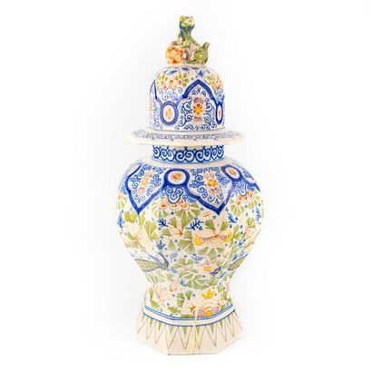 null DELFT - Johannes VAN DUIJN
Important covered earthenware vase with polychrome...