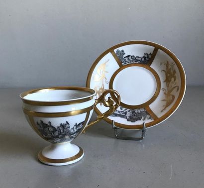 null Manufacture M.C. - Limoges
Cup and saucer in porcelain with golden threads and...