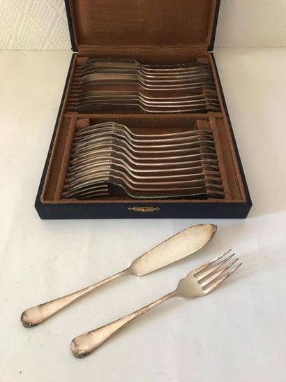 ERCUIS ERCUIS
Fish set of twelve silver plated metal cutlery. Model with moulded
spatula...