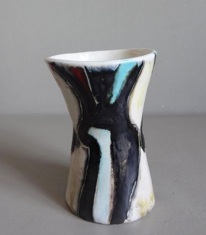 VINCE Marilyn VINCE in Paris - XXth
Small enamelled ceramic diobolo vase with free
design...