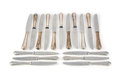 null Set of 11 large knives and 6 cheese knives with steel blade and moulded silver...