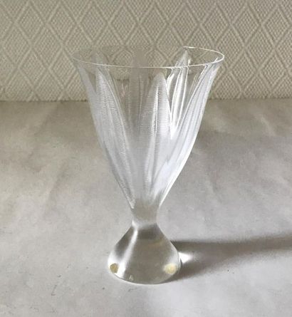 LALIQUE LALIQUE - France 
Small goblet shaped vase on foot in transparent blown-moulded...