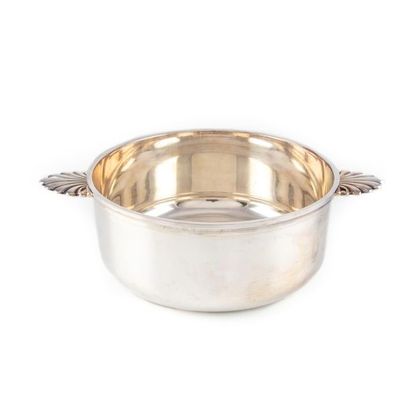 null Vegetable dish in silvery metal with palmette-shaped handles.
20 x 8 cm