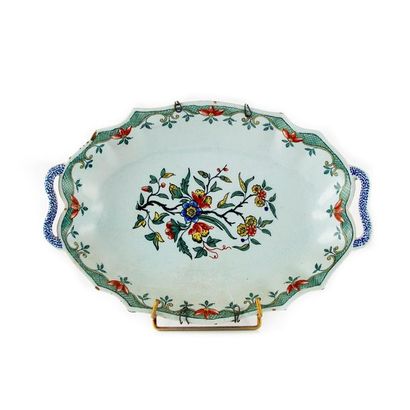 null ROUEN Oblong earthenware
dish with polychrome floral decoration on the rim....
