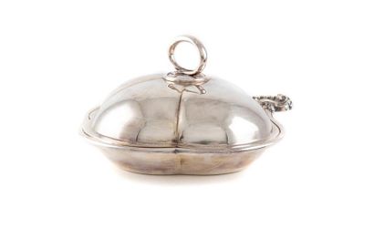 null Silver plated metal covered vegetable dish in trilobal shape. Shell-shaped catch,...