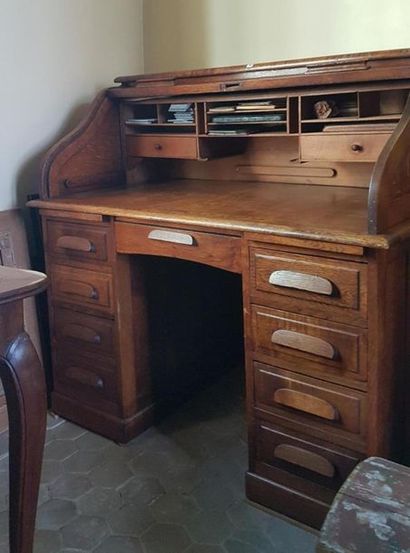 null Large American desk in natural wood varnished with curtain opening 6 drawers...