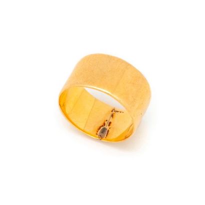 null Large anneau en or jaune
5,6 g
