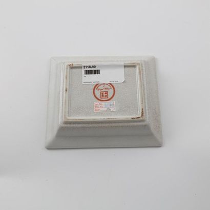 null MANUFACTURE OF ROYAL CHINA
Vide poche en porcelaine de forme rectangulaire à...