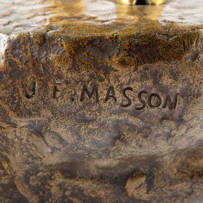 MASSON Jules Edmond MASSON (1871-1932) Le Cerf sur son rocher Bronze à patine doré...