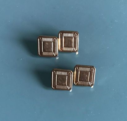 null Maison MURAT 
Pair of gilded metal cufflinks made up of two square elements...