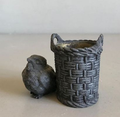 null Match holder (fidibus) in patinated ruler in the shape of a basket and bird.
H....