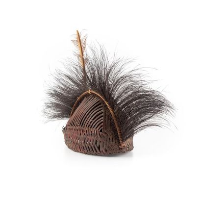 null NAGA, NAGALAND, INDIA.
Braided wicker, hair, feather...
Cone-shaped headdress...
