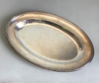 null Large long, slightly hollow dish in plain silver with a moulded rim. Numbered...