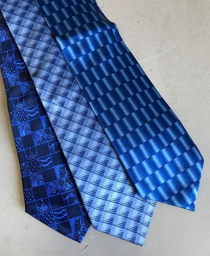 null Maison LANVIN
Trois cravates en soie impriée
En l'état