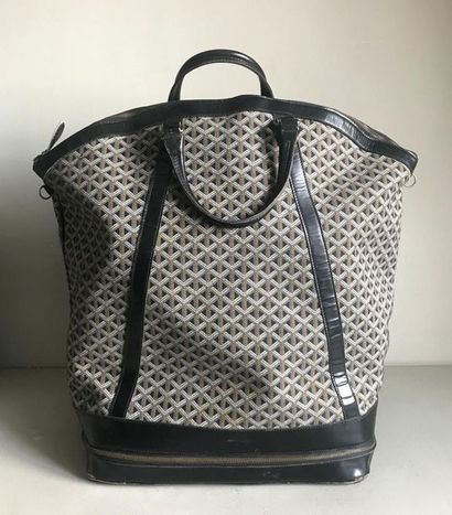 null Maison GOYARD - Vintage
Soft travel bag " Boeing" model in printed canvas and...