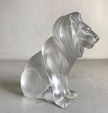 null LALIQUE - France
Statuette of the seated Lion Bamara in moulded transparent...
