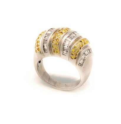 null 14k white gold ring with yellow and white round diamonds and baguettes of about...