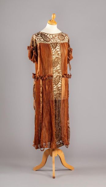 null Evening gown circa 1930, Calais type mechanical lace dress worked in geometric...