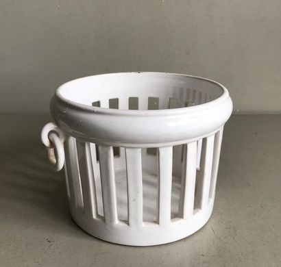 null Round pot cover with openwork upright in white glazed earthenware. Ringed sockets.
H....