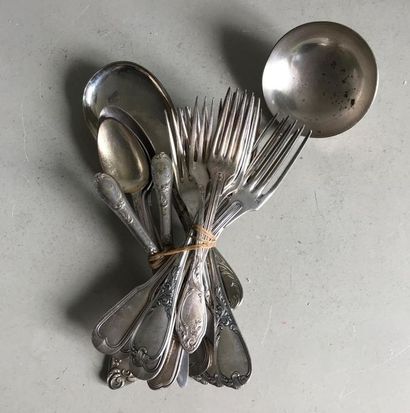 null Set of mismatched cutlery in silver plated metal (forks - spoons - ice cream...