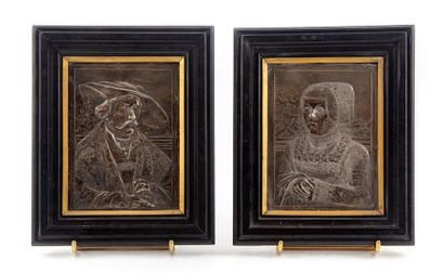 null Pair of silver plates (swan punch) engraved in low relief with a portrait of...