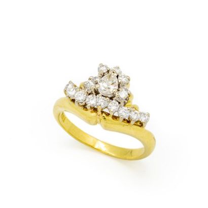 null Yellow gold ring decorated with a line and central motif with round diamonds...