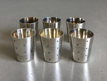 null CHRISTOFLE - France
Suite of six liqueur cups in silver metal chased with stars.
H....