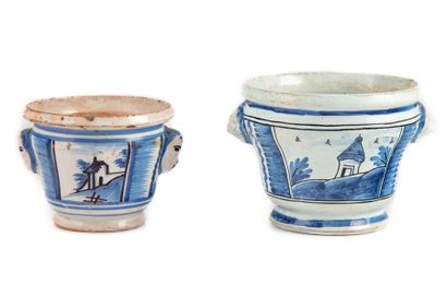 null NEVERS
Two earthenware planters decorated with blue and white
saynettes 19th...