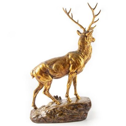 null Jules Edmond MASSON (1871-1932)
Le Cerf sur son rocher
Bronze à patine doré...