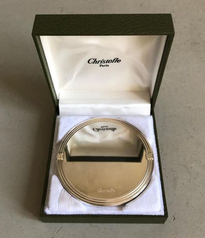 null CHRISTOFLE - Paris
Miroir de poche à monture en métal argenté mouluré.
D. 7,5...