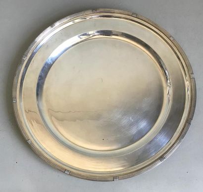 null Large round silver platter with a rim made of moulded and ringed rushes.
Foreign...