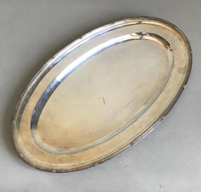 null Large long silver platter with a rim made of moulded and ringed rushes.
Foreign...