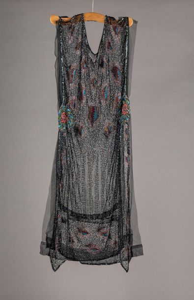 null Evening gown, haute couture, circa 1920-1925, sleeveless tunic, veiled shoulders,...