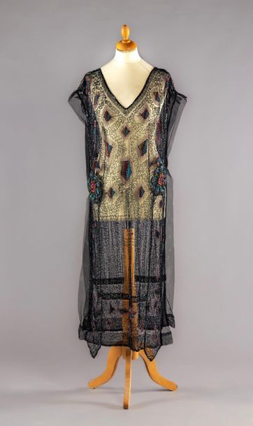 null Evening gown, haute couture, circa 1920-1925, sleeveless tunic, veiled shoulders,...
