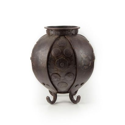 null CHINA - MING Dynasty 16th
century Iron perfume burner with gold and silver inlays...