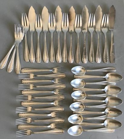 null Maison ERCUIS
Set of silver plated metal cutlery chiselled with a frieze of...